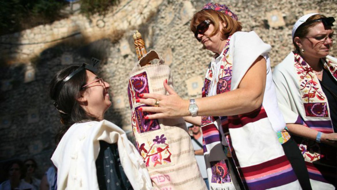 A Prayer Before One’s Aliyah to the Torah